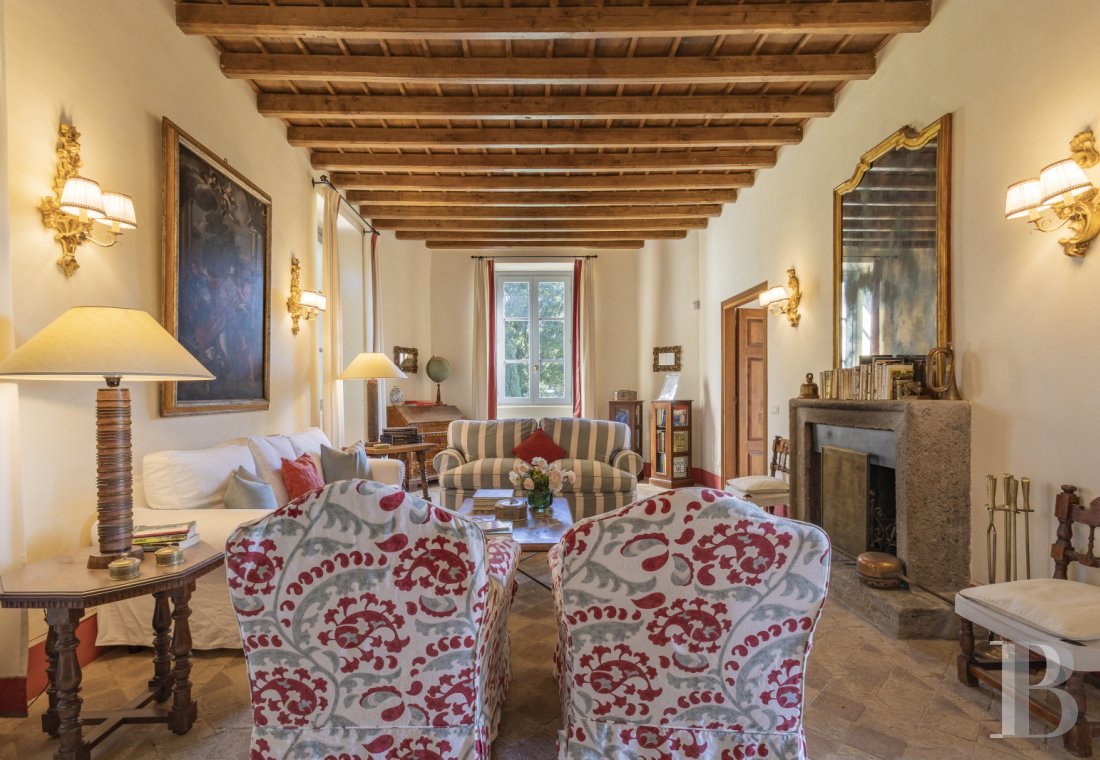 En Italie, entre Rome et Florence, une villa de la fin du 19e siècle implantée dans un vaste parc arboré - photo  n°10